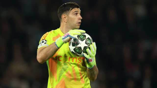 Emiliano Martinez dice addio all'Aston Villa: Il portiere saluta ... &copy; Creative Commons