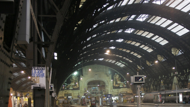 File:IMG 3044 Binari Stazione centrale di Milano - Foto Giovanni ... &copy; Creative Commons