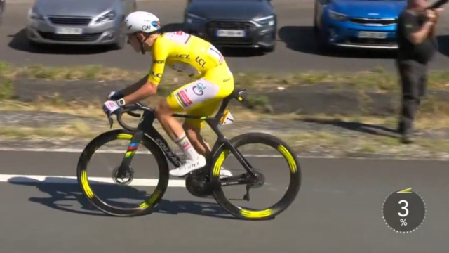 Tadej Pogacar nella tappa di Le Lorian - &copy; Screenshot Eurosport