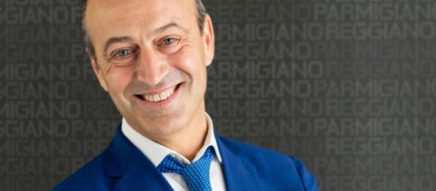 Bertinelli riceve a Parma il Premio Maestro dell'Arte e della Cucina