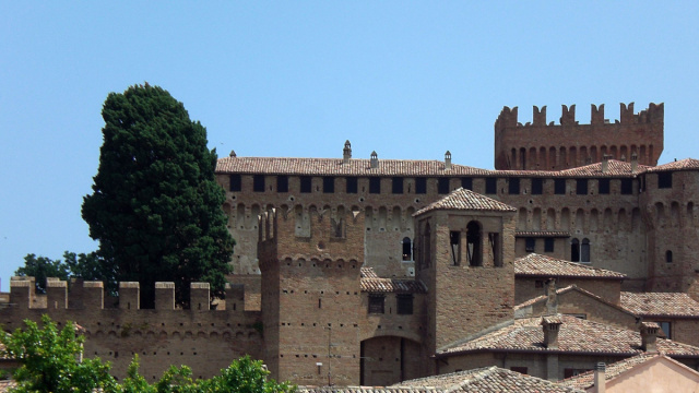 Castello di Gradara - Wikipedia &copy; Creative Commons