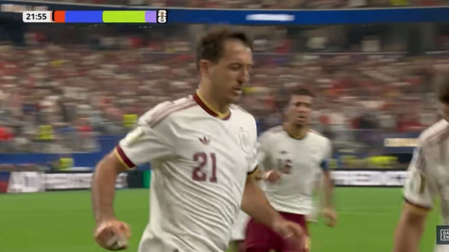 La Spagna esulta dopo l'1-0 (Screenshot Dazn).