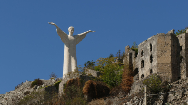 Statua del Redentore (Maratea) - Wikipedia &copy; Creative Commons