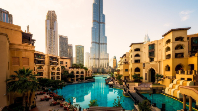 Il centro di Dubai con il Burj Khalifa di giorno  Dubai &copy; Creative Commons