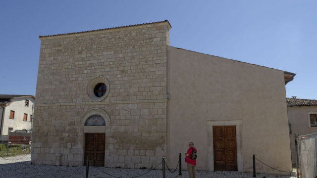 La chiesa di San Pietro a Onna ricostruita (2017)