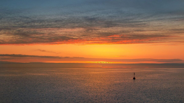 Mare al tramonto in estate foto da Pixabay