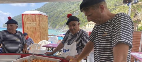 Riva Trigoso, torna la sagra del Bagnun: cinquemila piatti di zuppa