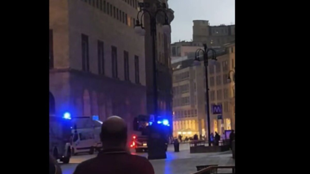 L'incendio nel centro di Milano - foto da facebook (Screenshot).