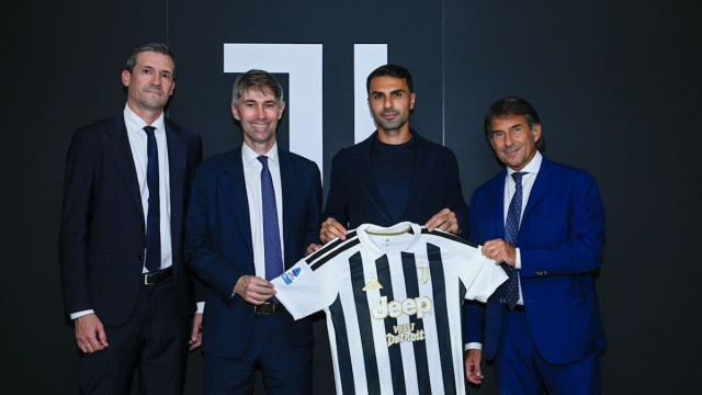 Profilo Instagram &copy;Juventus e &copy; Mehmet Zeki &Ccedil;elik