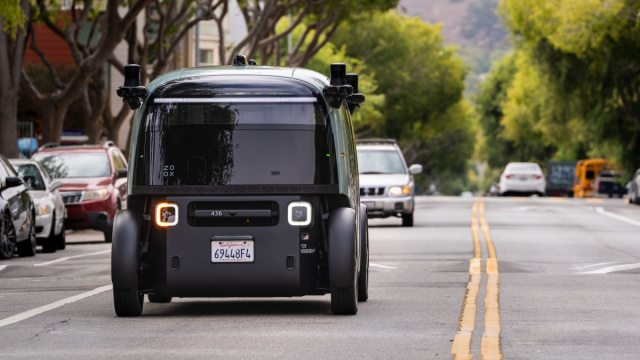 Zoox issues software recall after a robotaxi got confused by heavy ... &copy; Creative Commons