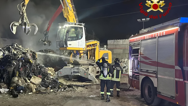 L'ennesimo incendio in una ditta di smaltimento rifiuti. Fiamme a ... &copy; Creative Commons