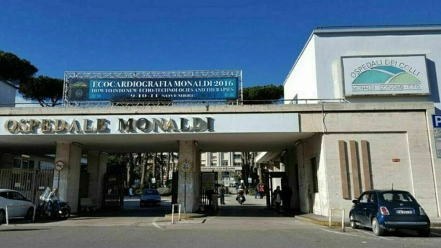 In foto l'ospedale Monaldi di Napoli.