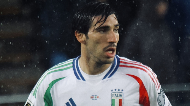 In foto Sandro Tonali con la maglia della nazionale.