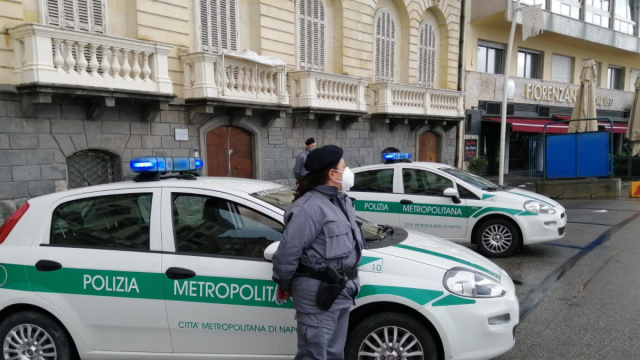 Problemi di imbarco per la Polizia Metropolitana di Napoli, arriva ... &copy; Creative Commons
