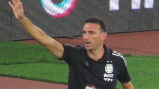File:Lionel Scaloni 2022 vs Colombia.jpg - Wikipedia &copy; Creative Commons