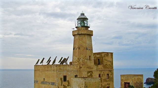 IL FARO DI MARETTIMO E IL SUO GUARDIANO &ndash; Il mondo dei fari &copy; Creative Commons