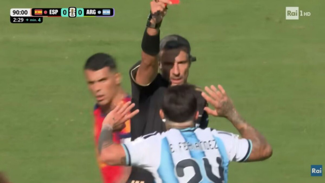 L'espulsione di Enzo Fernandez (screenshot Rai).