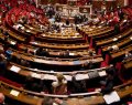 Francia, via libera al divieto social per under-15: prima in Europa