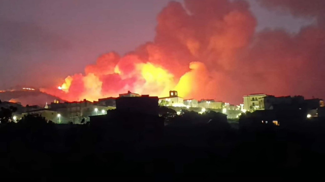 Incendi in Sicilia, decine di roghi sull'isola: emergenza da ... &copy; Creative Commons