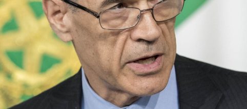 Cottarelli si sfila dalla corsa a sindaco di Milano per motivi personali