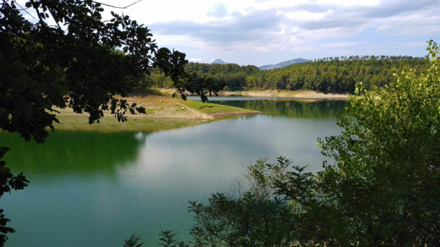 Have you already visited Lake Pertusillo, immersed in wild nature? &copy; Creative Commons