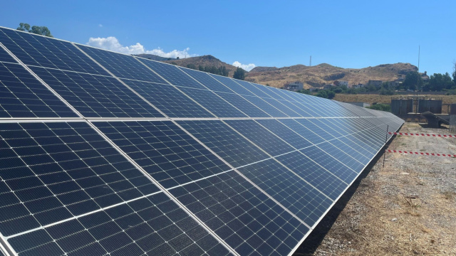 Impianto fotovoltaico FS attivo a Saline Ioniche &copy; Creative Commons