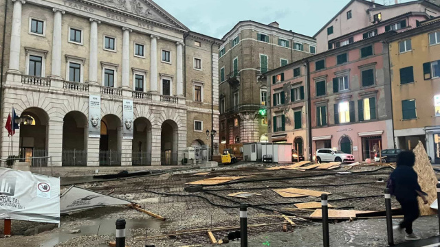 Maltempo ad Ancona, danni al cantiere di piazza della Repubblica ... &copy; Creative Commons