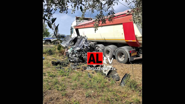 Schianto tra auto e tir sulla statale 16 a Vasto, morto un uomo &copy; Creative Commons