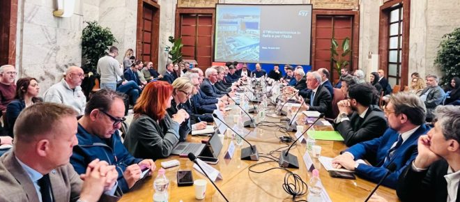 STM alza le stime: ricavi da data center oltre 1 miliardo nel 2026