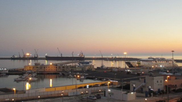 File:Porto di Pozzallo al tramonto.jpg - Wikipedia &copy; Creative Commons
