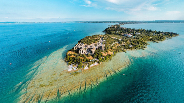 La Spiaggia Giamaica a Sirmione - Tiziano  Lake Garda e-bike tours &copy; Creative Commons