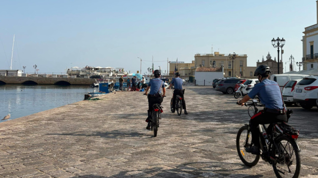 Carabinieri in bicicletta nel Salento, presidio e sicurezza per l ... &copy; Creative Commons