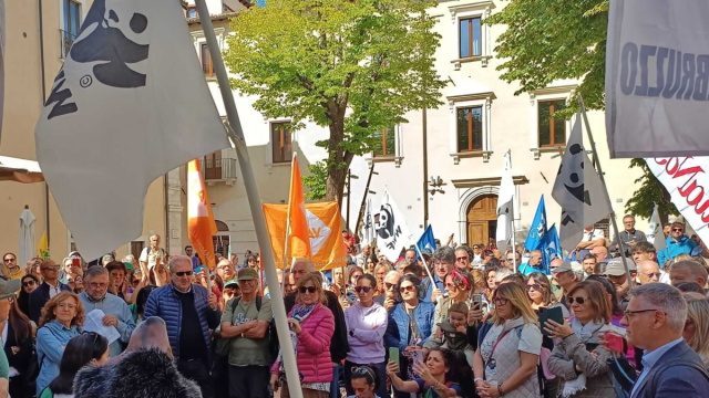 Grande partecipazione a L'Aquila al sit-in contro l'uccisione dei ... &copy; Creative Commons