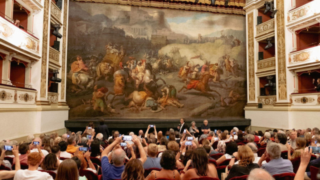 Il sipario storico torna al Teatro Nuovo di Spoleto &copy; Creative Commons