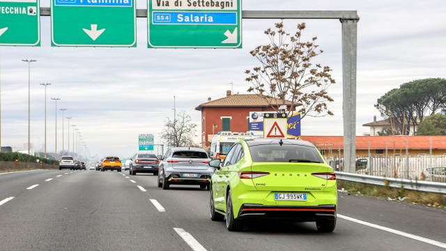 Quando dura un'auto elettrica sul Grande raccordo anulare?  Fleet ... &copy; Creative Commons