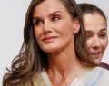 Il giallo burro torna protagonista: il trend moda estate 2026 scelto anche dalla regina Letizia