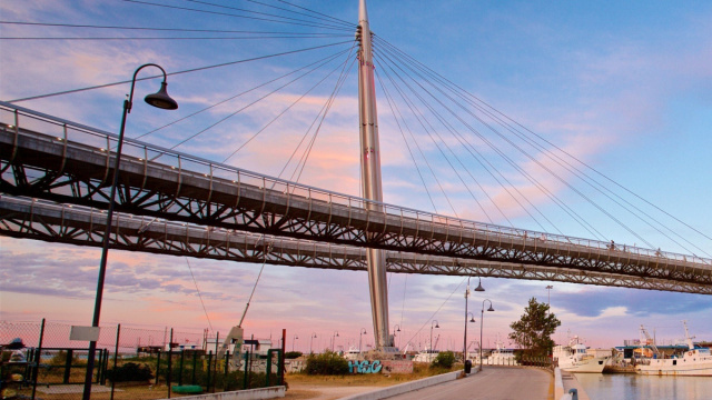 Ponte del Mare a Pescara: tour e visite guidate  Expedia.it &copy; Creative Commons