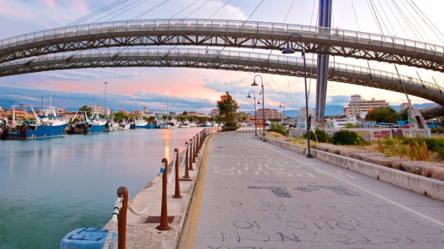 Ponte del Mare a Pescara: tour e visite guidate  Expedia.it &copy; Creative Commons