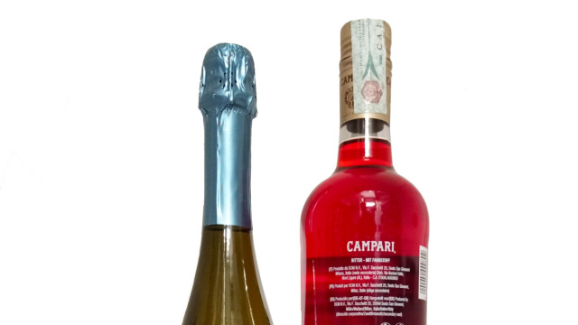 Spritz Campari Pack Basic: Bitter Campari + Spumante Brut Borgo ... &copy; Creative Commons