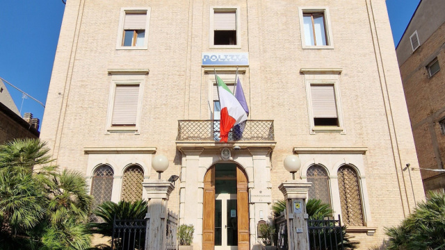 Il Questore emette un foglio di via obbligatorio a carico di un ... &copy; Creative Commons