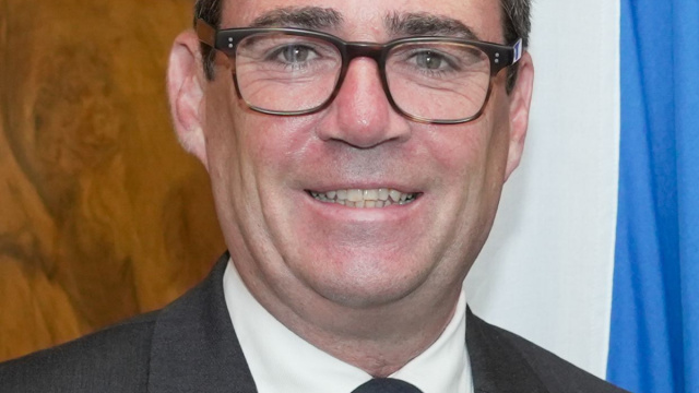File:First Minister meets Andy Burnham (53133290017) (cropped).jpg ... &copy; Creative Commons