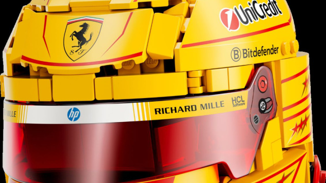 Scuderia Ferrari HP Lewis Hamilton Helmet 43022  LEGO Editions ... &copy; Creative Commons