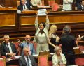Chat Delmastro-Caroccia: voto rinviato, la decisione alla Giunta della Camera