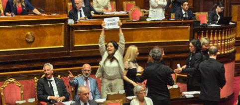 Chat Delmastro-Caroccia: voto rinviato, la decisione alla Giunta della Camera