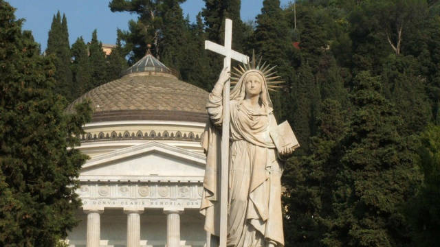File:Genova - Cimitero di Staglieno - Statua della Fede e Pantheon ... &copy; Creative Commons