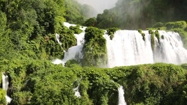 File:Terni, cascate delle marmore, 01.jpg - Wikipedia &copy; Creative Commons