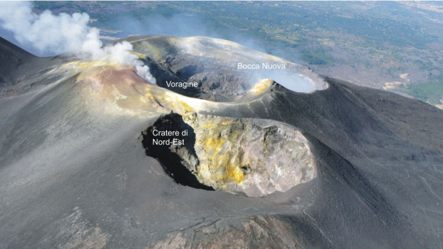 I Crateri Sommitali dell'Etna, il vulcano trasformista! - INGVvulcani &copy; Creative Commons