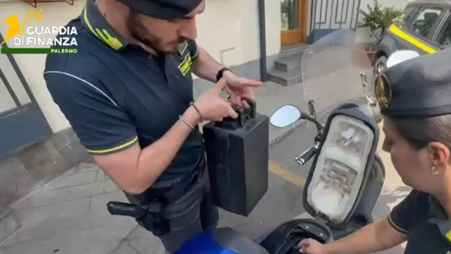 Palermo, sequestrati migliaia di motorini elettrici venduti come e ... &copy; Creative Commons