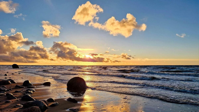 Spiaggia al tramonto (&copy;pixabay.com)
