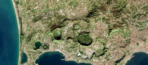 Terremoto nei Campi Flegrei: scossa di magnitudo 4.7, otto feriti